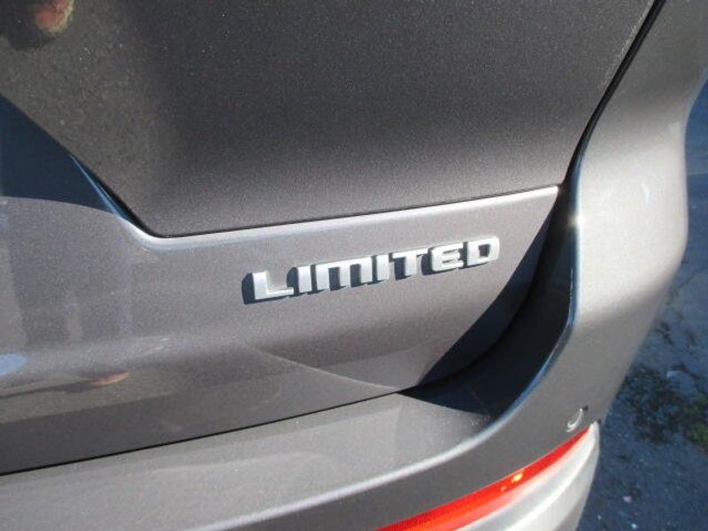 Used 2024 Jeep Grand Cherokee L LimitedImage 9