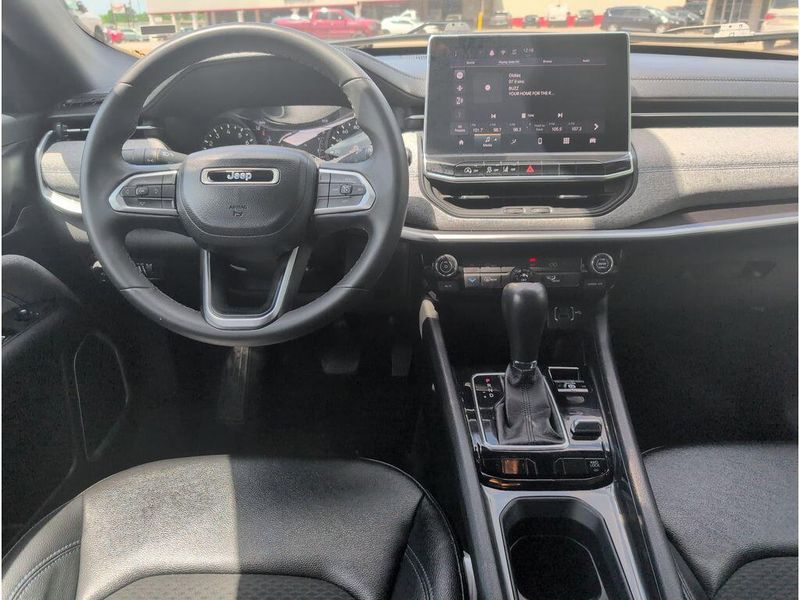 Used 2024 Jeep Compass LatitudeImage 32