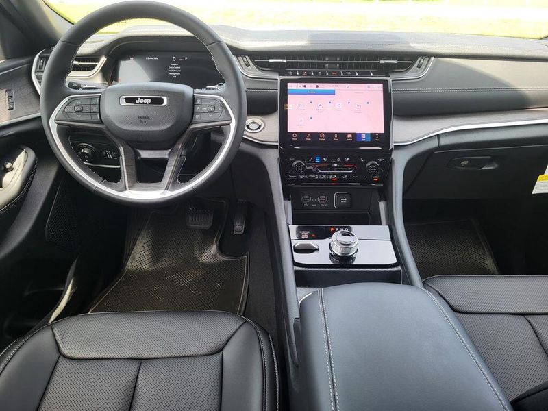 2025 Jeep Grand Cherokee L Limited 4x4Image 31
