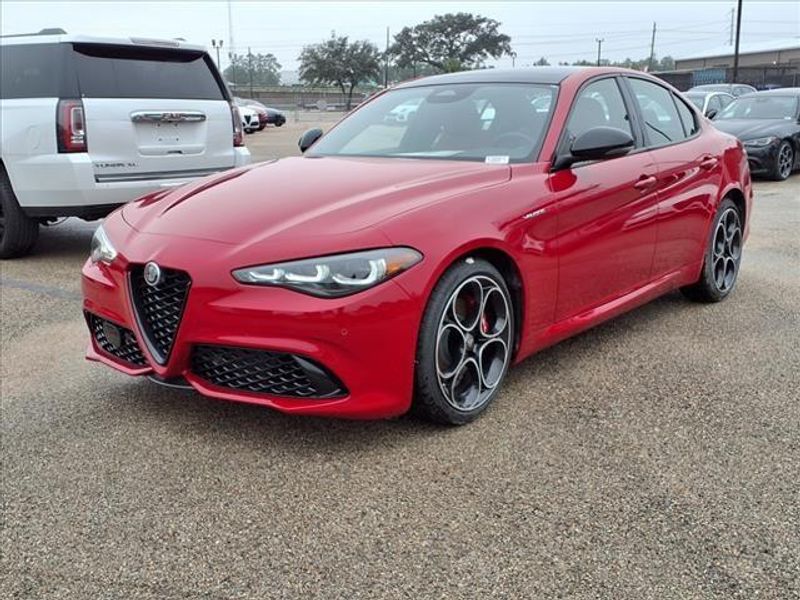 2025 Alfa Romeo Giulia Image 2