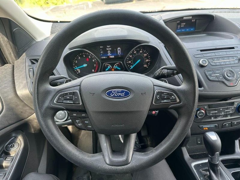 2017 Ford Escape SEImage 2