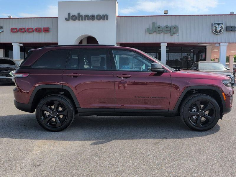 2025 Jeep Grand Cherokee Altitude X 4x2Image 8