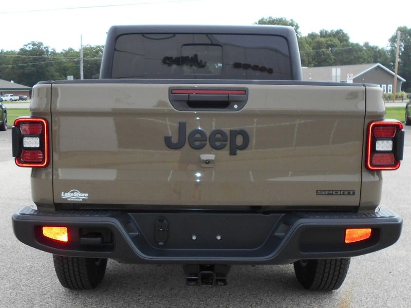 2020 Jeep Gladiator SportImage 32