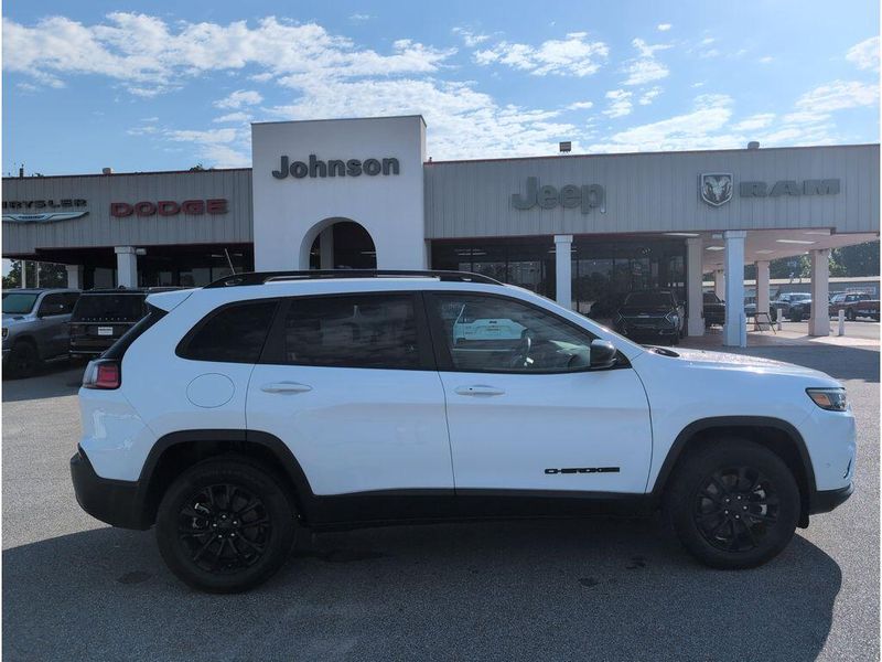 2023 Jeep Cherokee Altitude LuxImage 6