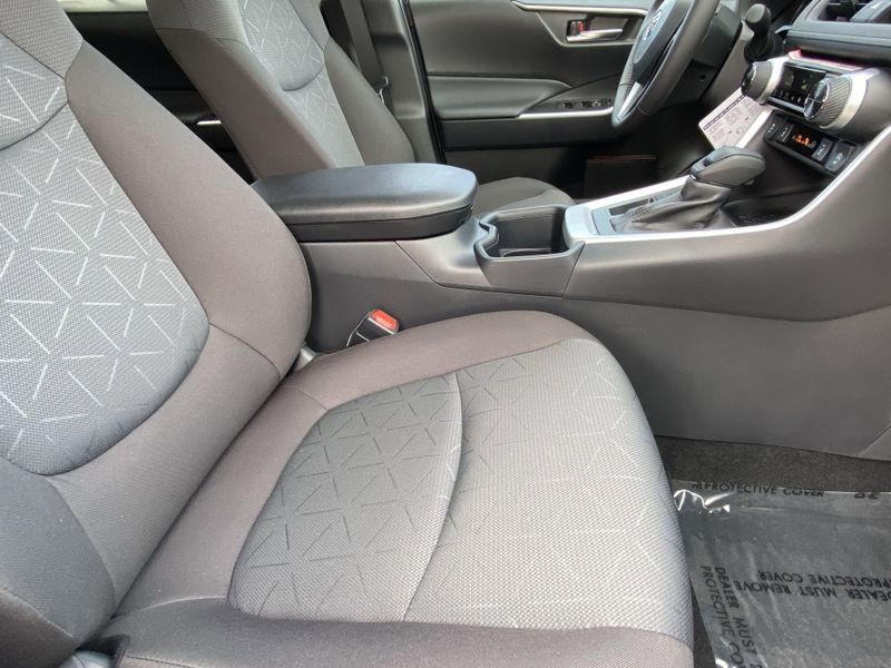 2025 Toyota RAV4 XLEImage 10