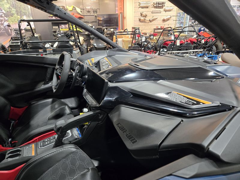 NEW 2025 CAN-AM MAVERICK R MAX X RS 999T DCT Image 18