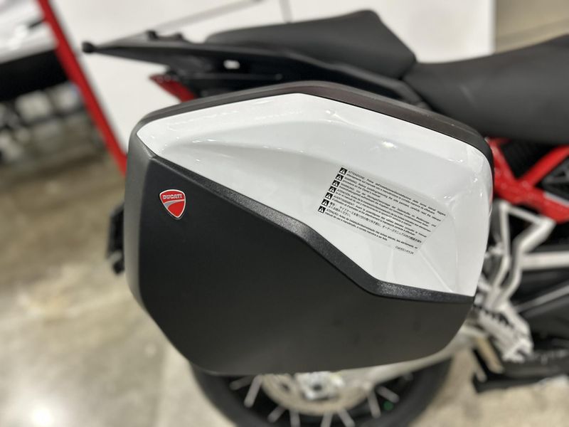 2024 Ducati MULTISTRADA V4 S TRAVEL & RADAR SPOKED WHEELS - DEMO Image 17