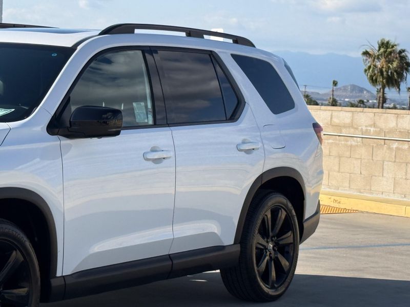 Used 2025 Honda Pilot Black EditionImage 8