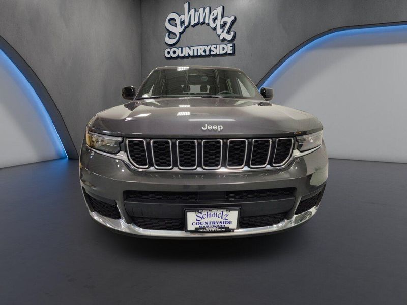 Used 2025 Jeep Grand Cherokee L Laredo V6 4x4 w/Luxury TechImage 2