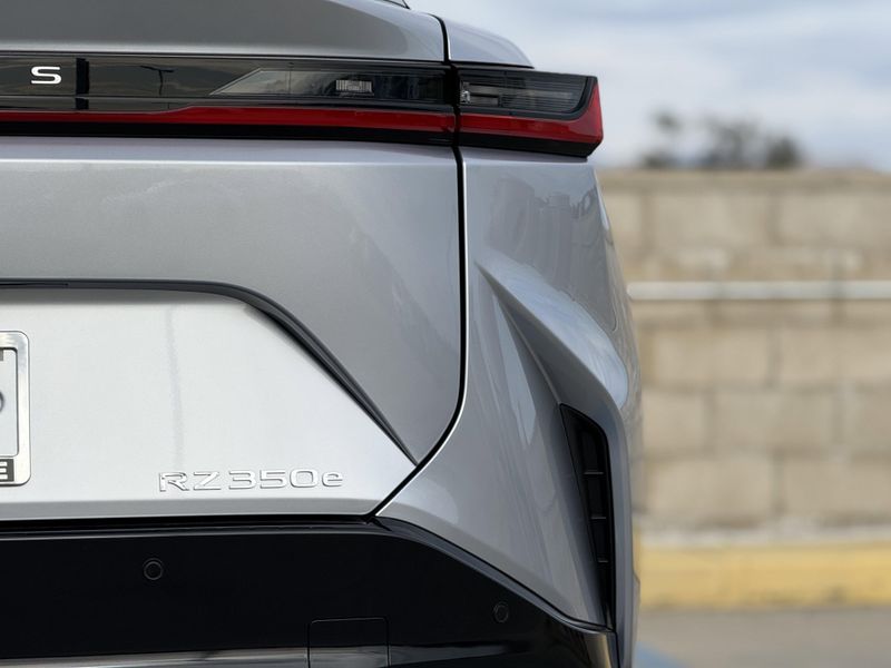 New 2026 Lexus RZ 350eImage 12