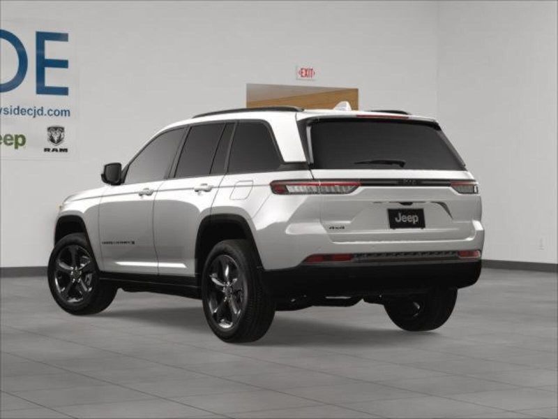 2025 Jeep Grand Cherokee Altitude photo 3
