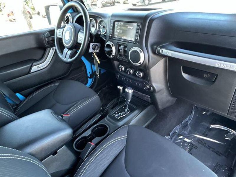 Used 2018 Jeep Wrangler JK Unlimited RubiconImage 13