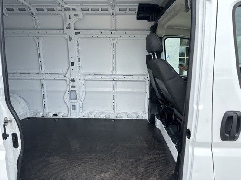 2023 RAM ProMaster 2500 High RoofImage 35