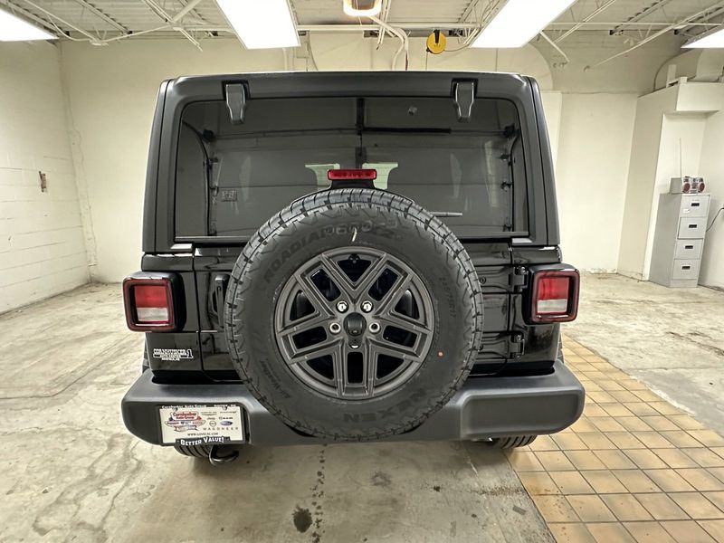 2024 Jeep Wrangler Unlimited 4-door Sport Rhd 4x4Image 3