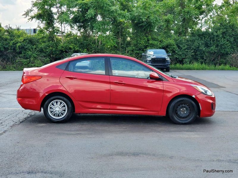 2013 Hyundai Accent GLSImage 14