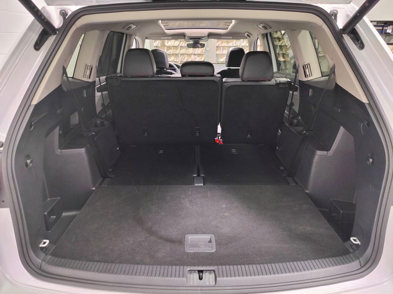 Used 2024 Volkswagen Atlas Peak Edition AWD SEL w/Sunroof/NavImage 17