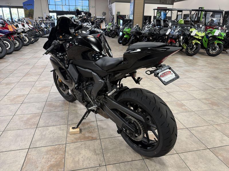 Used 2025 Yamaha YZF-R7 CA Image 15