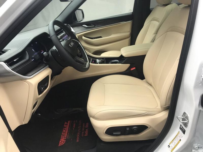 Used 2025 Jeep Grand Cherokee L LimitedImage 7