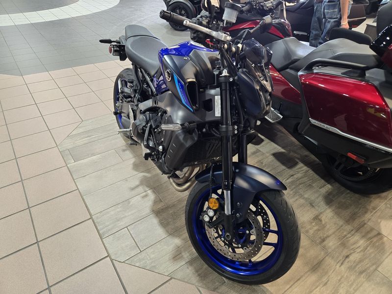 2022 Yamaha MT09Image 2