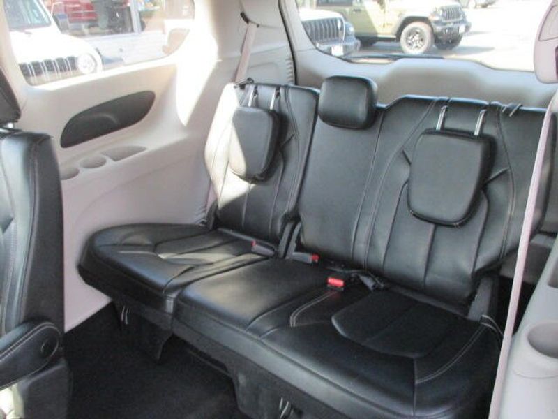 2023 Chrysler Pacifica Touring LImage 23