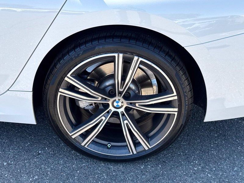 Used 2024 BMW 3 Series 330iImage 13
