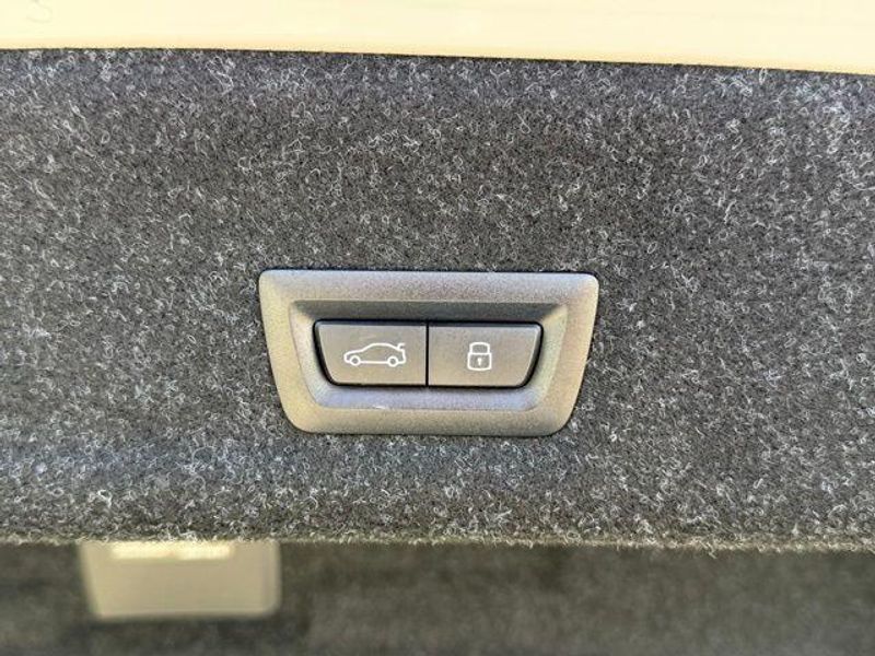 Used 2025 BMW 3 Series 330i xDriveImage 16