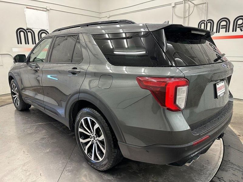 2020 Ford Explorer STImage 14