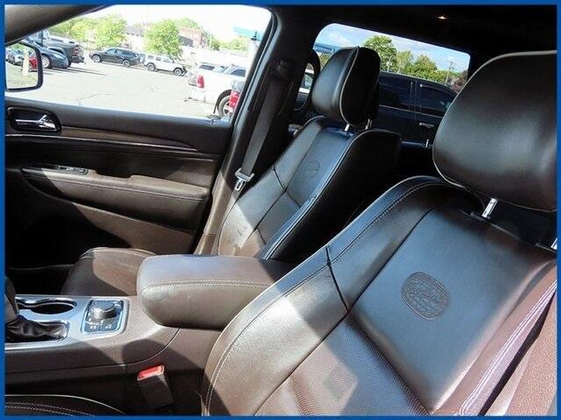 2019 Jeep Grand Cherokee Overland photo 12