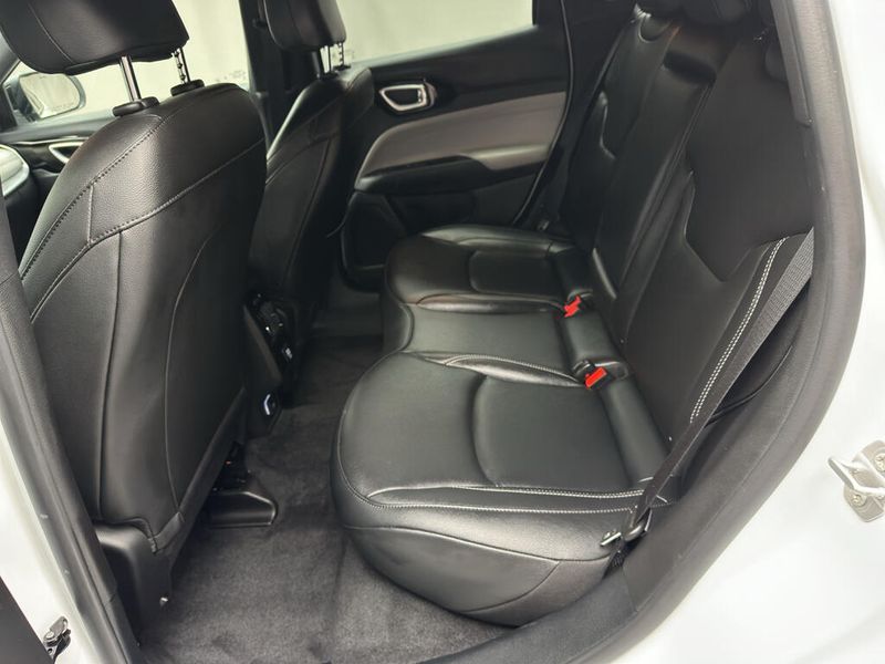 Used 2025 Jeep Compass LimitedImage 14