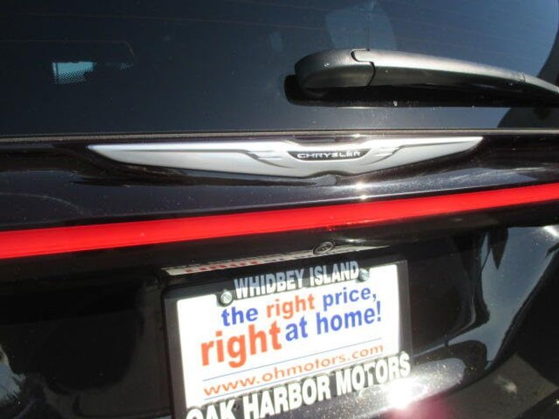 Used 2025 Chrysler Pacifica SelectImage 10