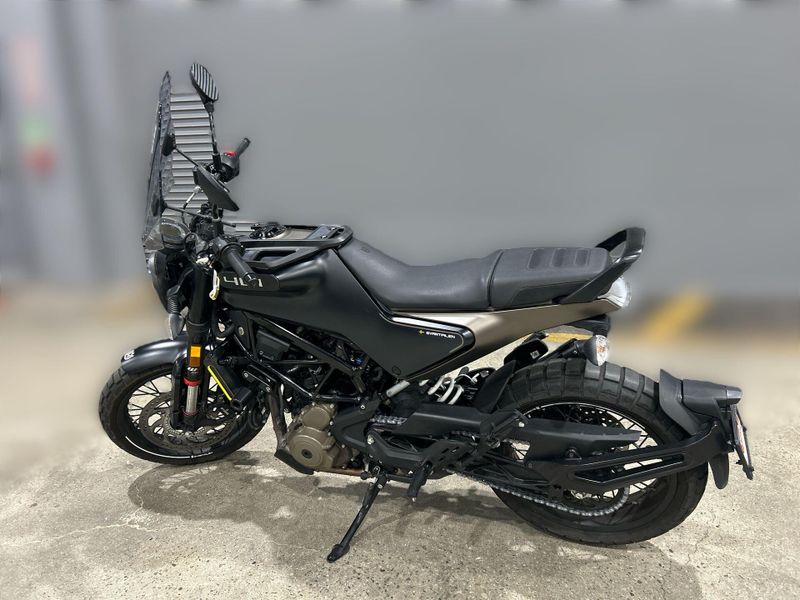 Used 2023 Husqvarna SVARTPILEN 401 Image 22