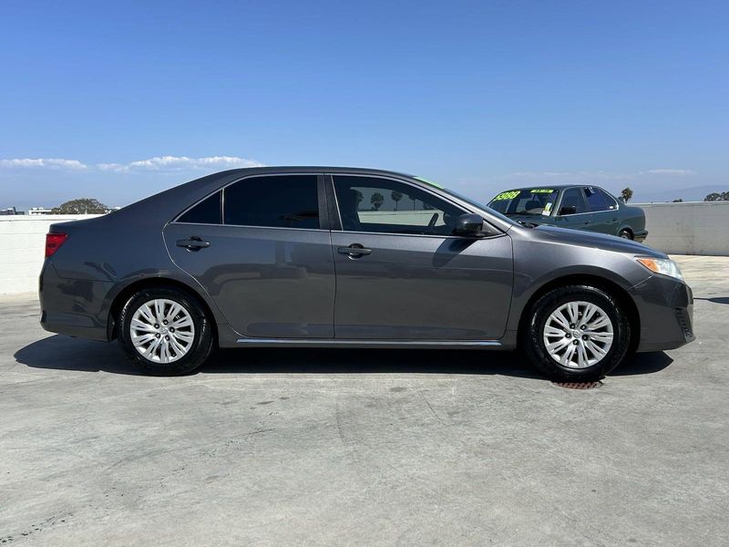 2014 Toyota Camry LEImage 3