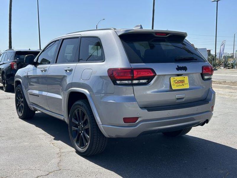 Used 2020 Jeep Grand Cherokee AltitudeImage 4