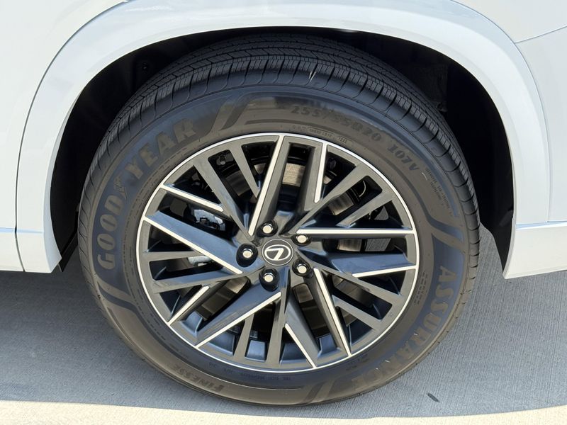 2025 Lexus TX Image 16