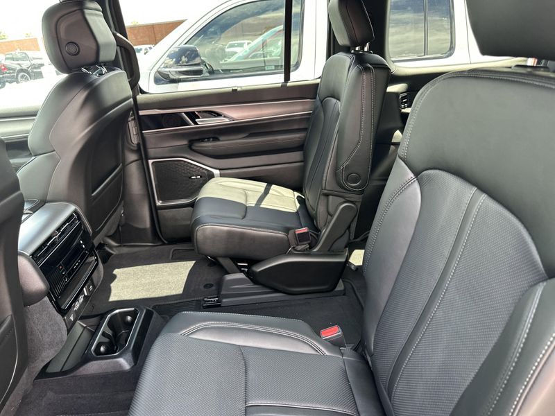 2025 Jeep Wagoneer Carbide 4x4Image 17