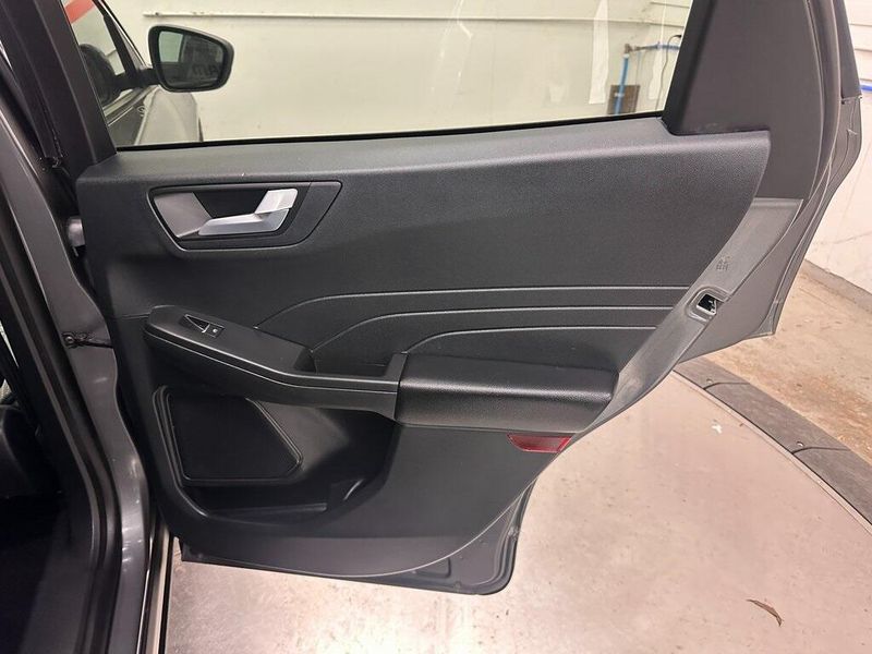 2021 Ford Escape SEImage 23
