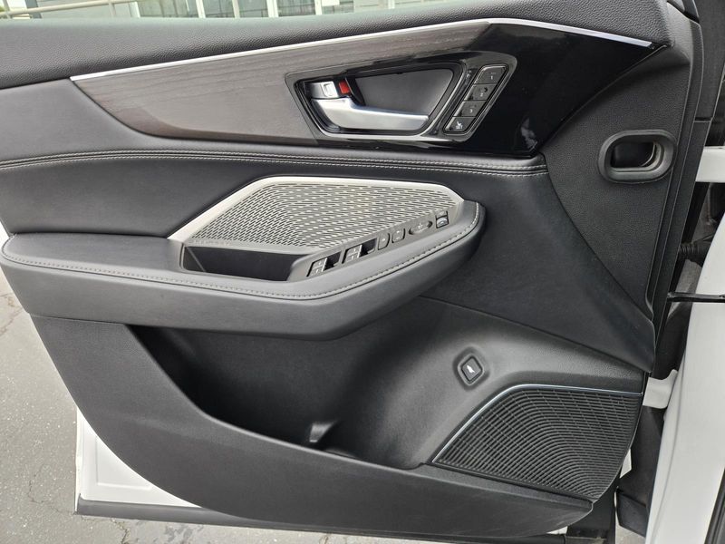 Used 2022 Acura MDX SH-AWD w/Advance Package