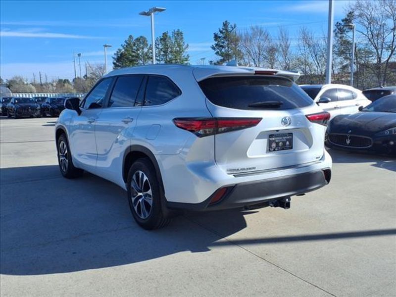 2023 Toyota Highlander XLEImage 2