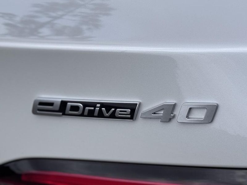 2024 BMW i5 eDrive40Image 13