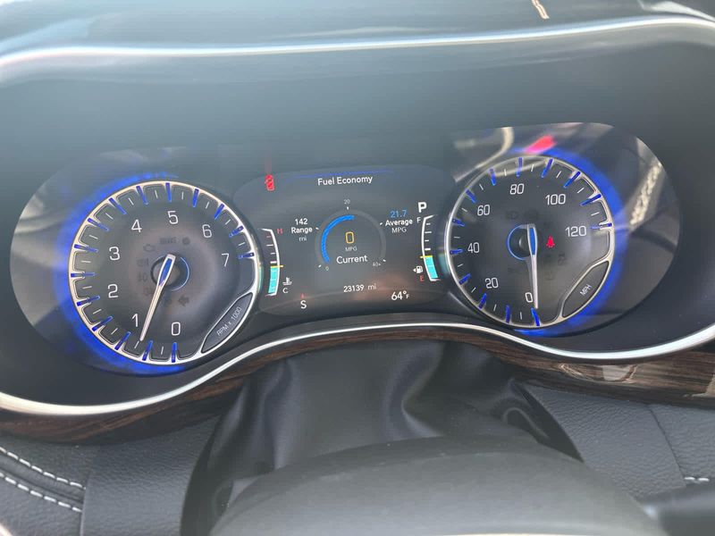 2023 Chrysler Pacifica Limited photo 12