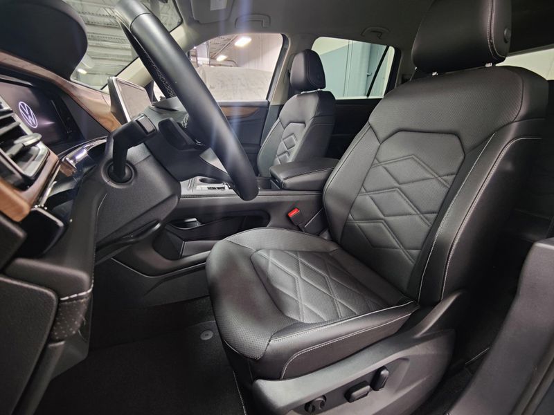 Used 2025 Volkswagen Atlas SE 4-Motion AWDImage 12