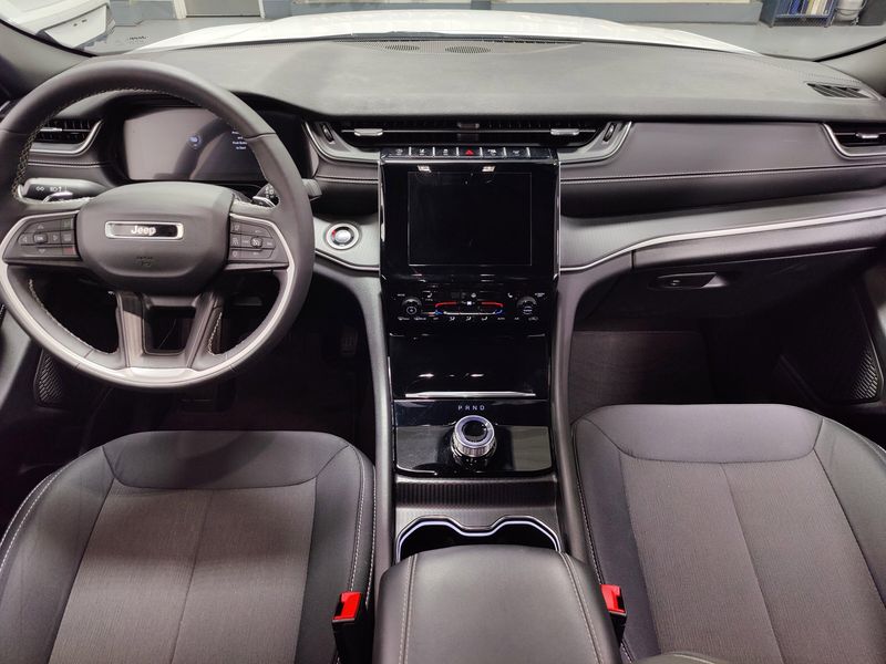 Used 2024 Jeep Grand Cherokee Laredo Luxury Tech V6 4X4Image 13