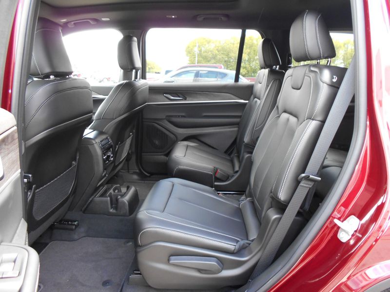 2025 Jeep Grand Cherokee L Limited 4x4Image 7