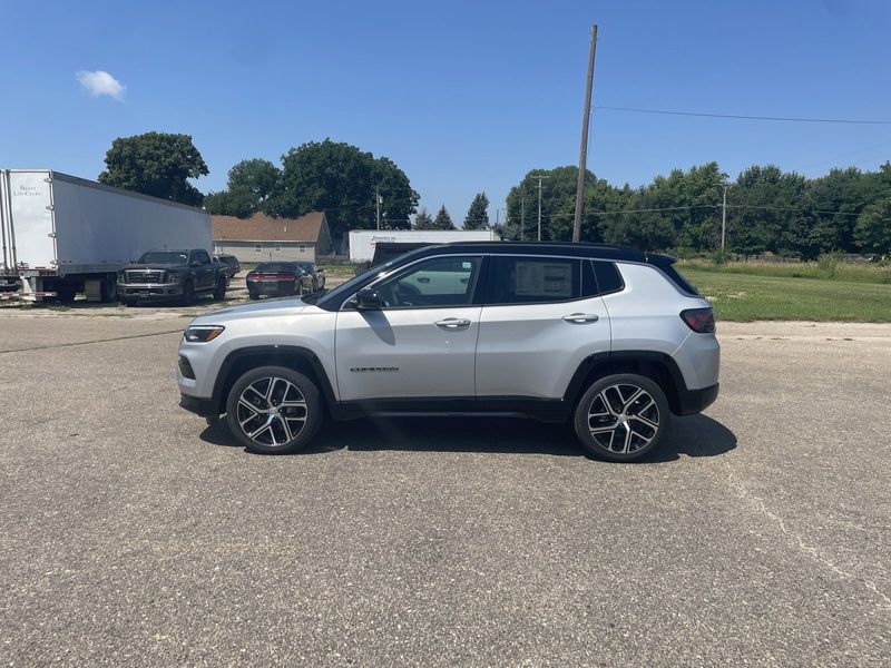 2024 Jeep Compass Limited 4x4Image 5