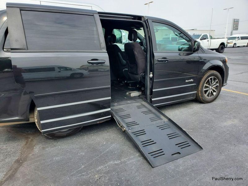 2014 Dodge Grand Caravan SXTImage 11