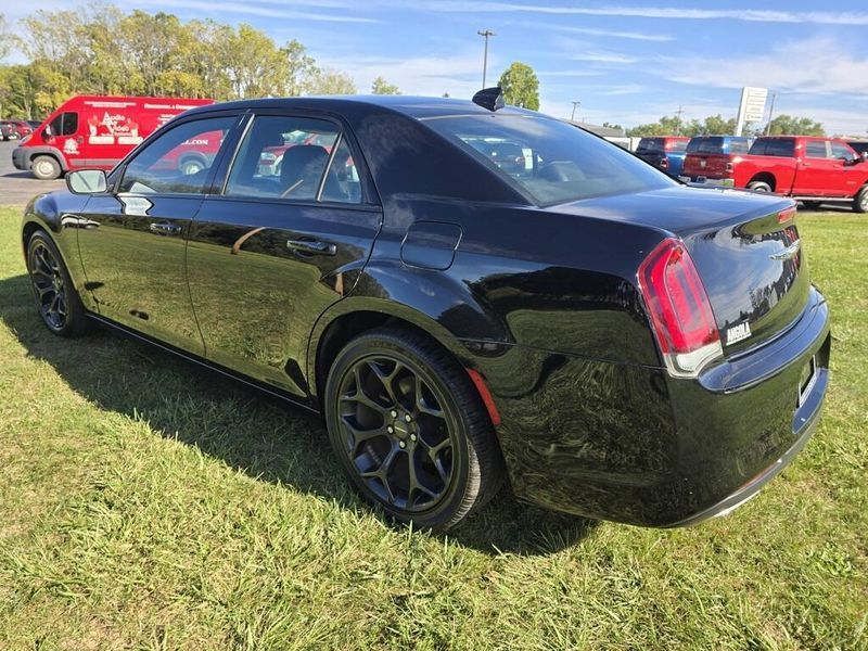 2019 Chrysler 300 S photo 4