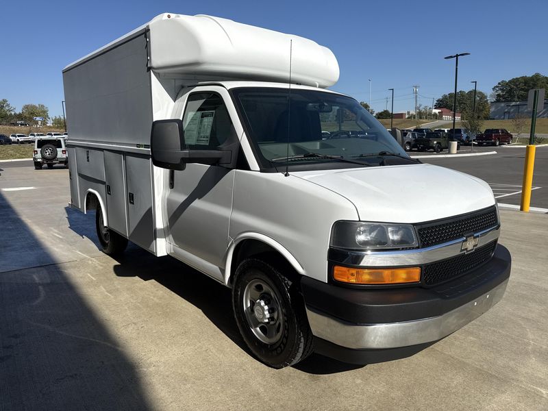 Used 2017 Chevrolet Express Cutaway Image 5