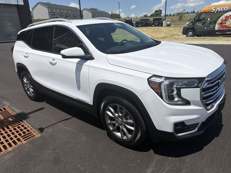 Used 2024 GMC Terrain SLTImage 6