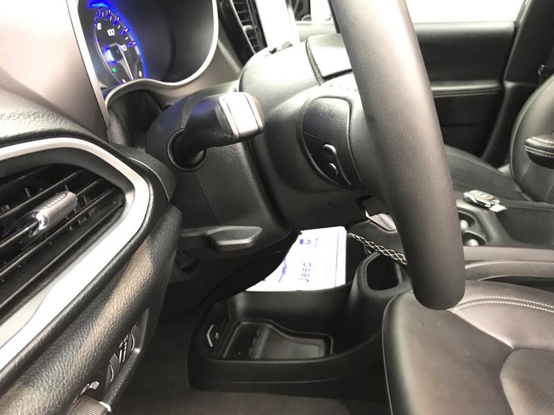 Used 2026 Chrysler Pacifica SelectImage 10