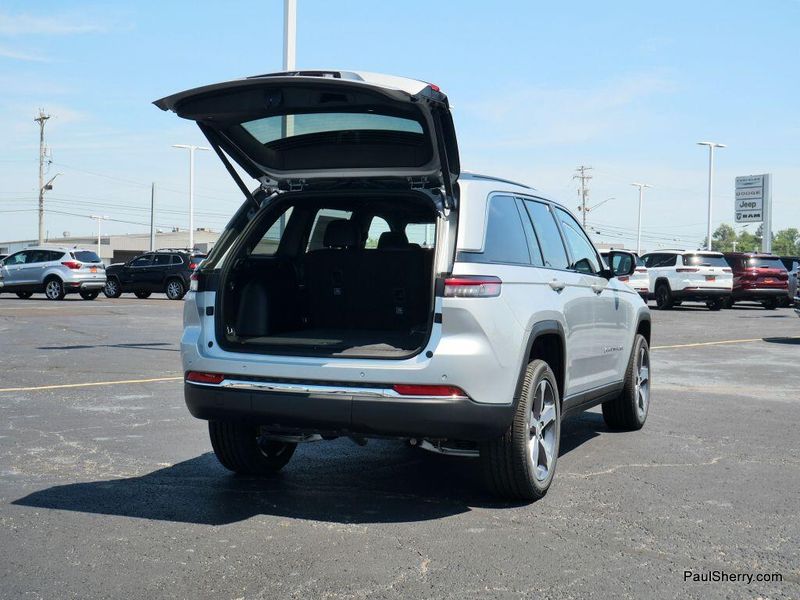 2025 Jeep Grand Cherokee Limited photo 17